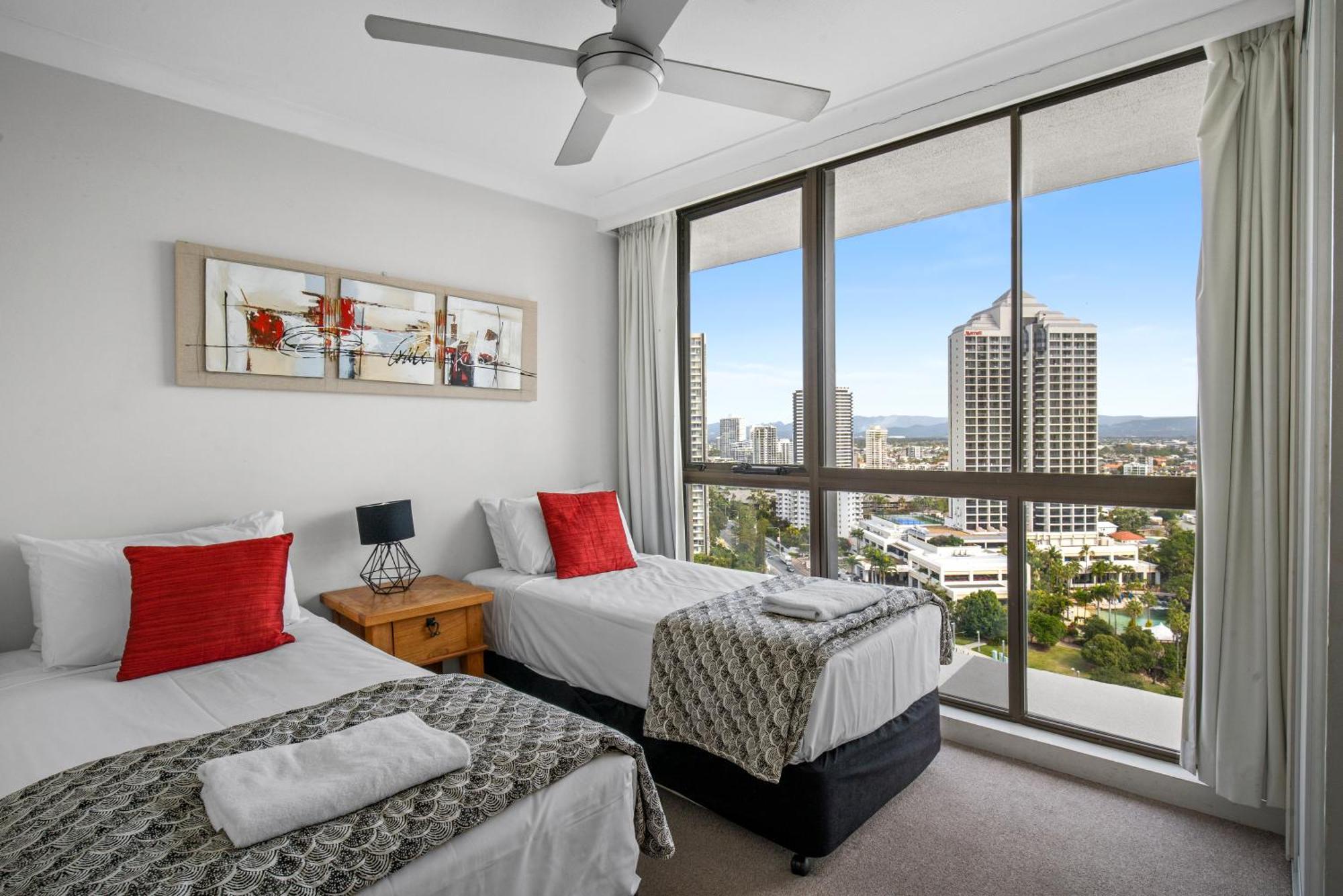 Capricorn One Beachside - Official Gold Coast