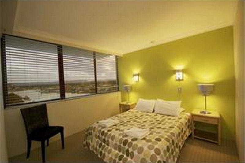 Aparthotel Capricorn One Beachside - Official 4*