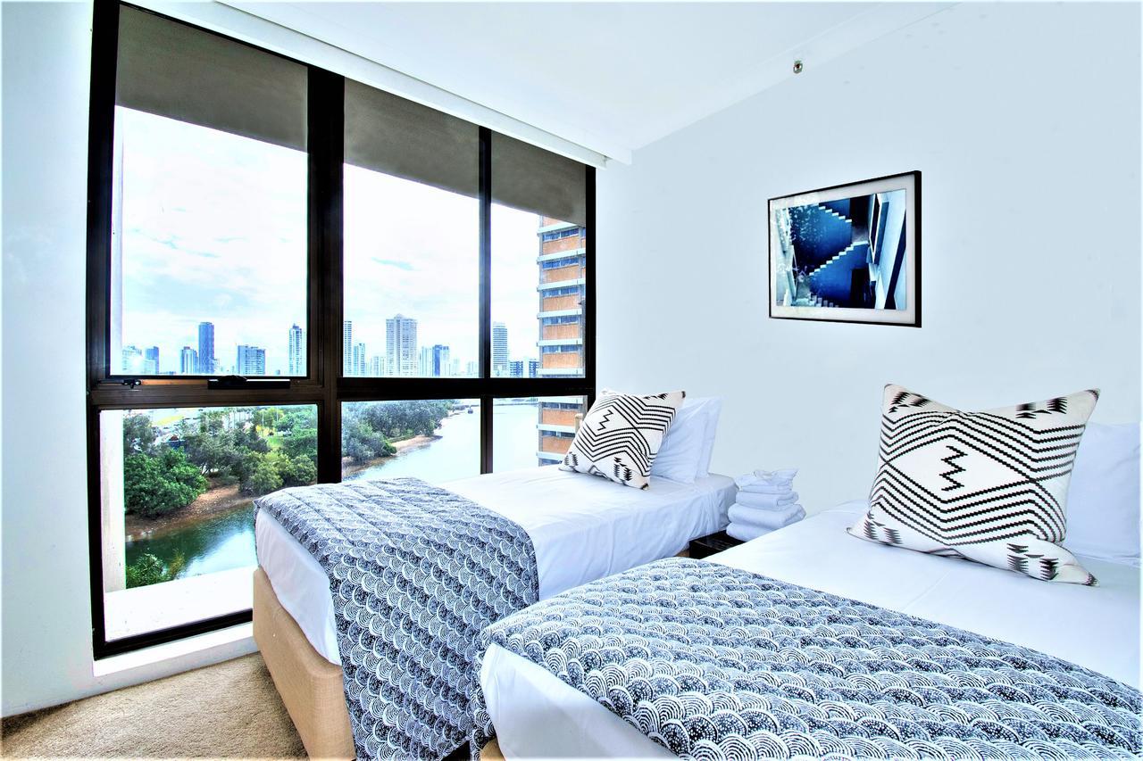 Capricorn One Beachside - Official Aparthotel Gold Coast