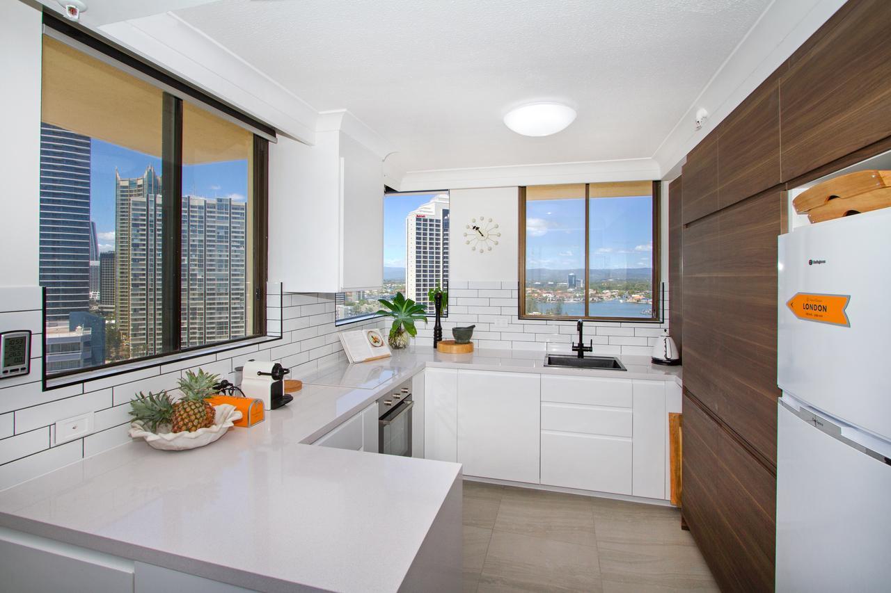 Capricorn One Beachside - Official Aparthotel Gold Coast