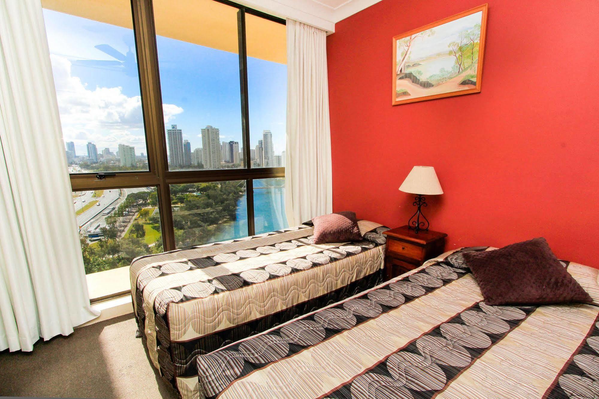 Capricorn One Beachside - Official 4*