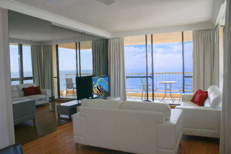 Aparthotel Capricorn One Beachside - Official 4*
